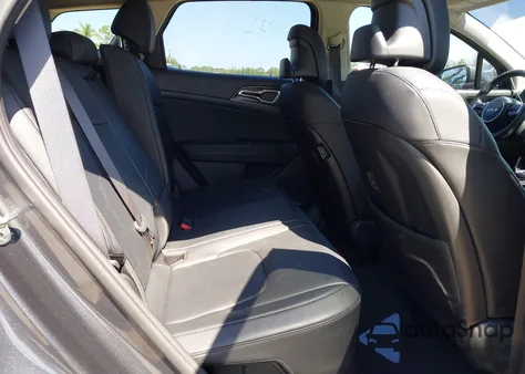 2023 Kia Sportage Hybrid Ex z USA, uszkodzony, nr VIN KNDPVCAG2P7012651